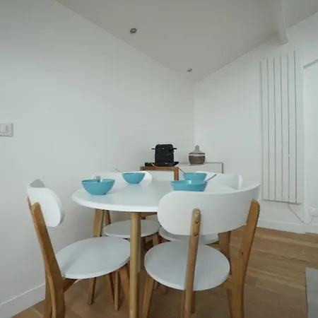 Apartment Bright Close To The Olive Market