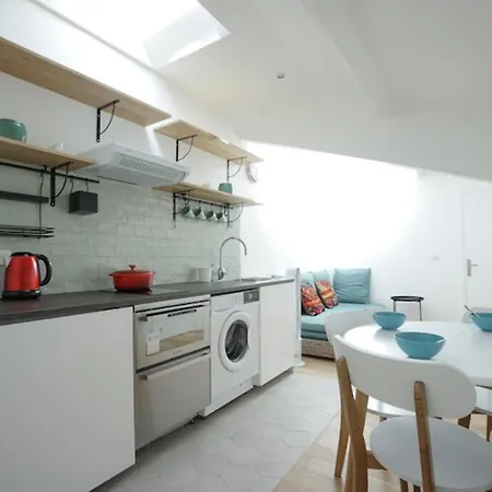 Apartment Bright Close To The Olive Market